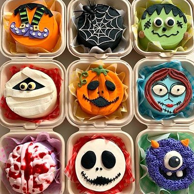 Mini Halloween Bento Cakes