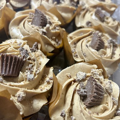 Chocolate Peanut Butter Cupcakes 
