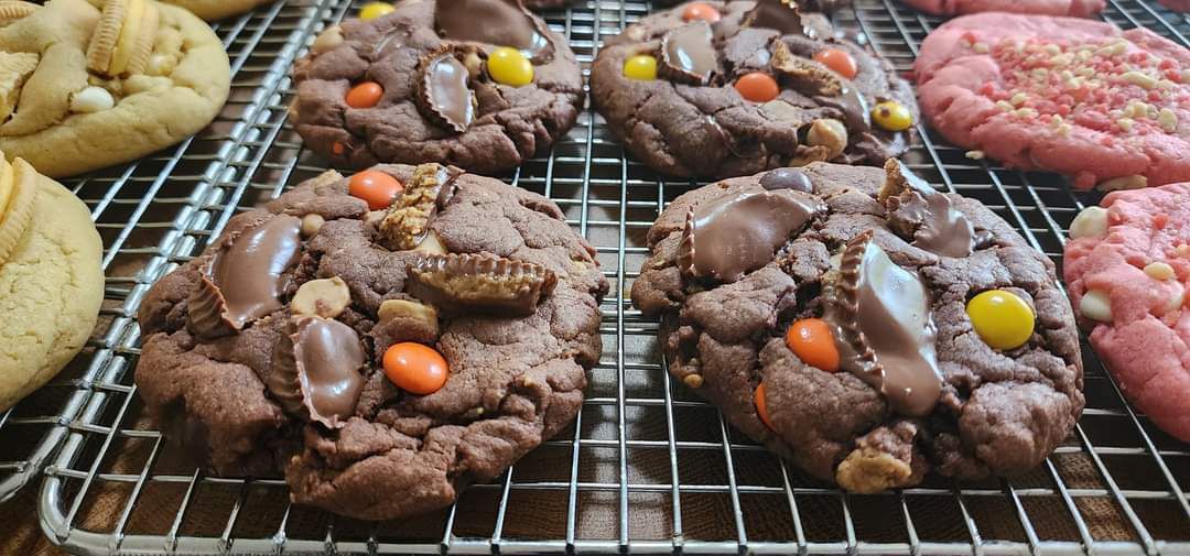 Xl Chocolate Resees Explosion (Dozen)