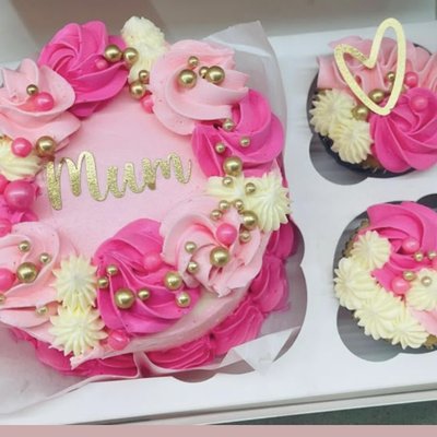 5” heart ❤️ cake + 2 cupcakes BENTOBOX 
