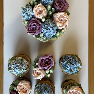 6” Round Or Heart Shaped w/ 6 Cookie Cupcakes 