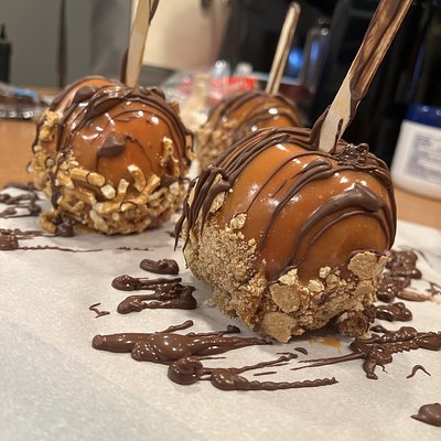Candy Apple w/Toppings
