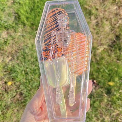 Coffin Filled with Cakesicles 