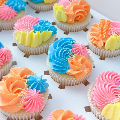 Deluxe Dozen Cupcakes