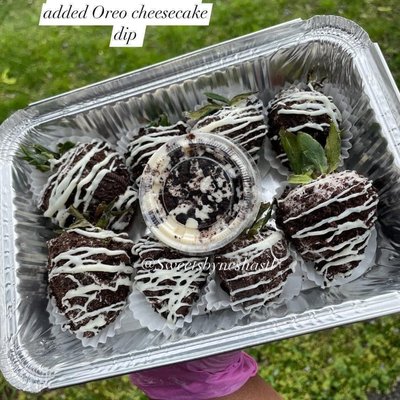 Oreo Berries Chocolate Covered Strawberries 4/$14 • 6/$20 • 8/$26 • 12/$38