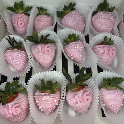 12 Chocolate Covered Strawberries 