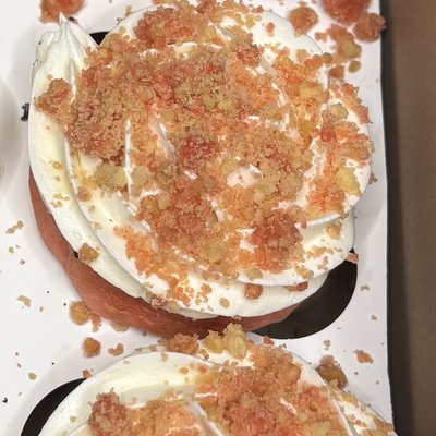 Strawberry Crunch Cupcakes