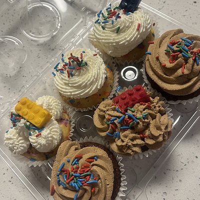 Half A Dozen (2 Flavors, 3 Cupcakes Per Flavor)