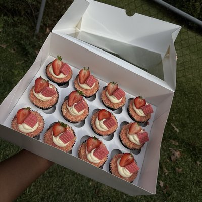 Strawberry Crunch Cupcakes (1)