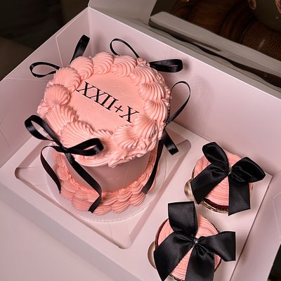 4” Cake & 2 Cupcakes