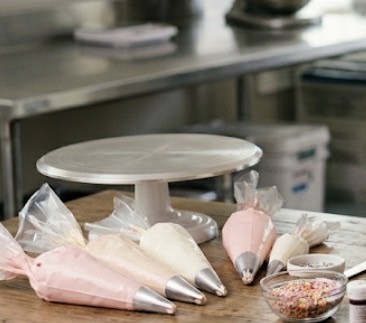 One On One Cake Decorating For Beginners! 