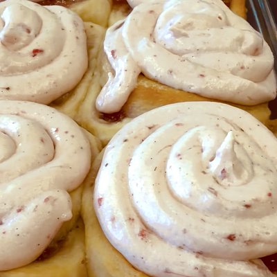 4-Pack Strawberries And Cream Rolls W/ Icing