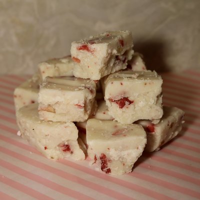 Strawberries ‘n Cream Fudge
