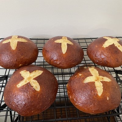Pretzel Buns 4-pack