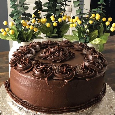 9 inch 2 Tier Chocolate Cake With Chocolate Fudge Icing