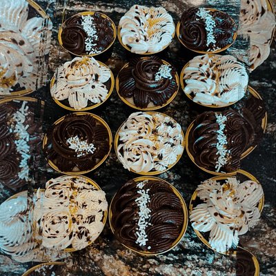 Cupcakes-Deluxe (Tin Cups)