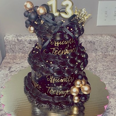 Mini Two Tier Cake (4inch Top 6 Inch Bottom)