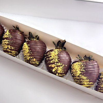 Pistachio Chocolate Covered Strawberries 