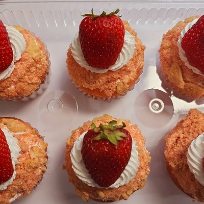 Strawberry Crunch Cupcakes