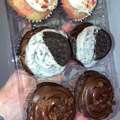 Strawberry Crunch Cupcakes