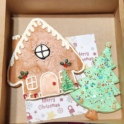 Buttercream Iced Sugar Cookies 