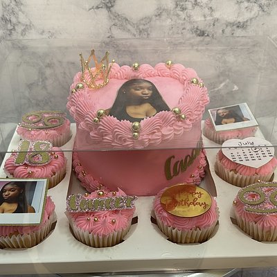 Zodiac Box  6” 2 Layer With 8 Cup Cakes, 