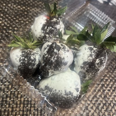 Cookies & Cream Dipped Strawberries Dozen 