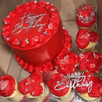 Personal Cake & 6 Cupcakes 