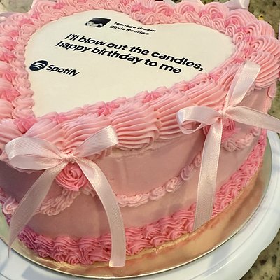 Heart Cake - 2 Layers - 1 Filling