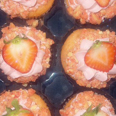 Strawberry Crunch Cupcakes