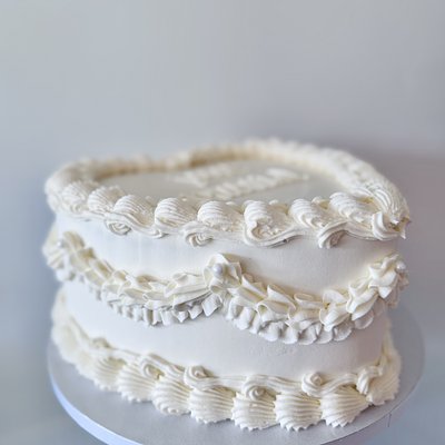 10” 3 Layer Heart Cake (35-40 Servings) 