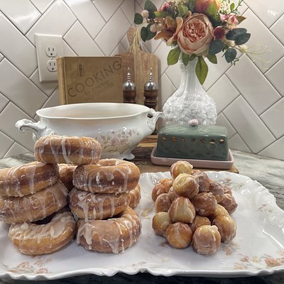 Sourdough Doughnuts (12 Doughnuts & Holes)