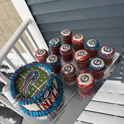 6’ Cake with 12 Cupcakes 