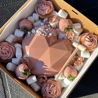 Chocolate Smash Heart Filled With Cupcakes 