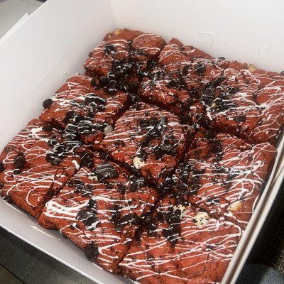 9 Pack Of Oreo Red Velvet Brownies