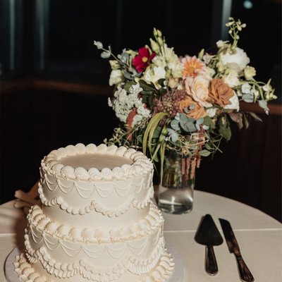 2-TIER WEDDING CAKE