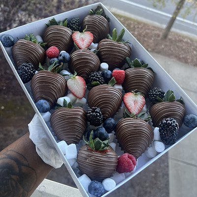 Classic/ Decorative Chocolate Strawberries 