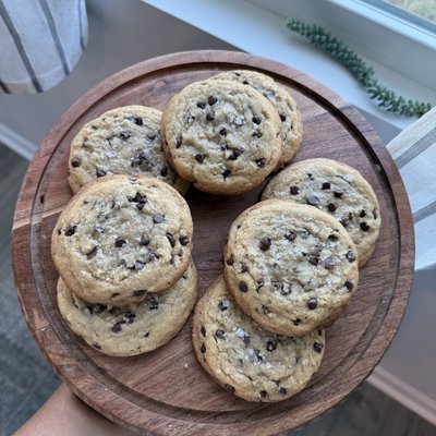 Brown Butter Chocolate Chip Cookies (Large Bakery Style)