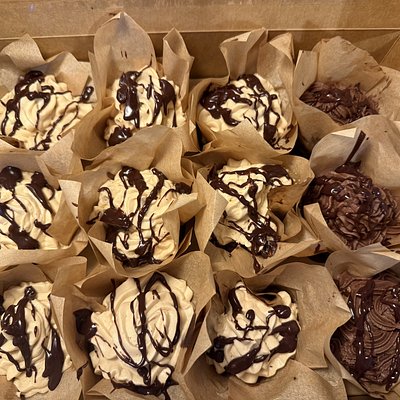 Chocolate Cupcakes With Peanut Butter Filling