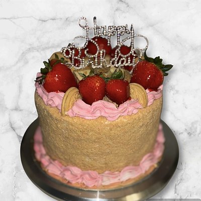 Strawberry Cheesecake Crunch Cake