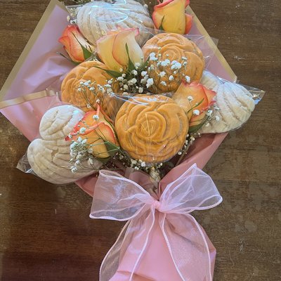 1/2 Traditional Stamped Hearts, 1/2 Roses Bouquet