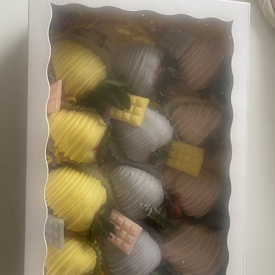 Dozen chocolate covered strawberries 