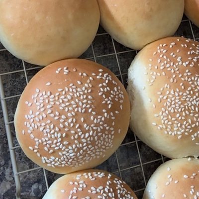 Burger Buns w/ Sesame Seeds 
