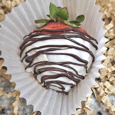 White Chocolate Covered Strawberries - 6 Count