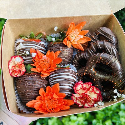 Strawberry & pretzel Gift Box 
