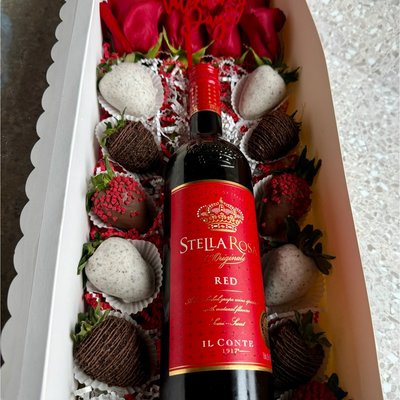 Stella Rosa+ 12 Strawberries+ Roses 