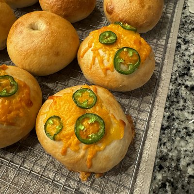 Cheddar & Jalapeño Bagels (6)