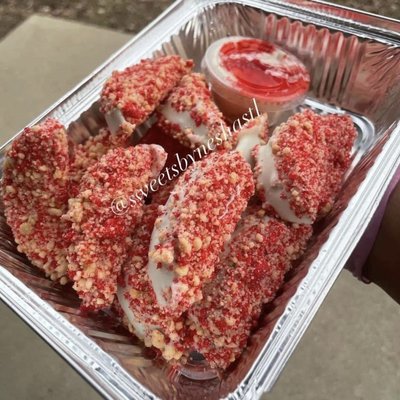 A Dozen Strawberry Crunch Apple Slices W/ Strawberry Crunch Cheesecake Dip