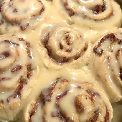 Maple Bacon Cinnamon Buns 🍁🥓