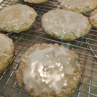 GOURMET Iced Oatmeal Cookies